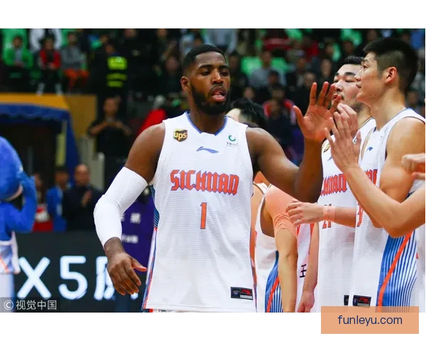 上海男篮豪取三连胜跃居次席 北京残阵难敌白边两双